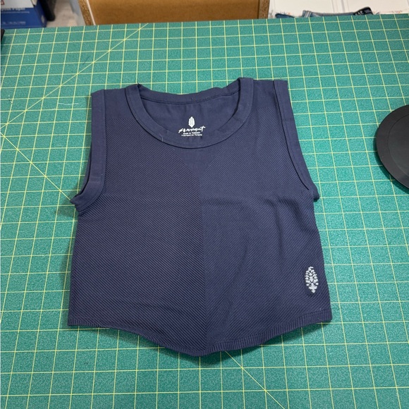 Free People Muscle Tank Semi fitted cropped compression Medium/Large - Picture 4 of 7